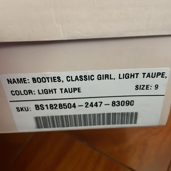 JustFab flat booties - Picture 3 of 3